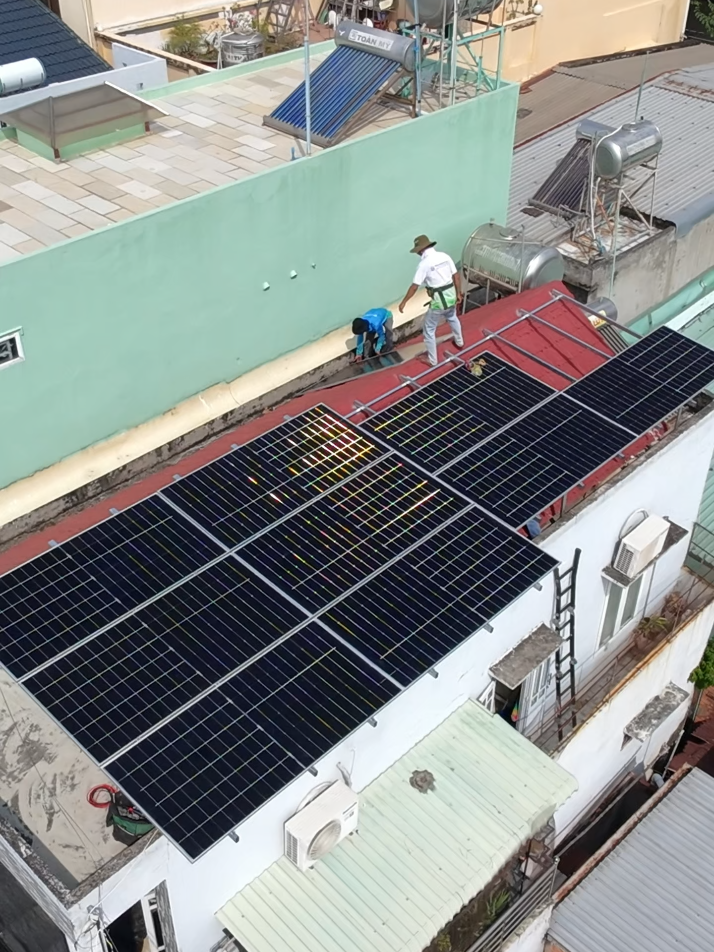 hệ thống 10 tấm pin 620w tổng công xuất 6.2 biến tần 6kw pin lưu trữ 16kw#pinluutru #nangluongmattroi #tietkiemdien #solarenergy